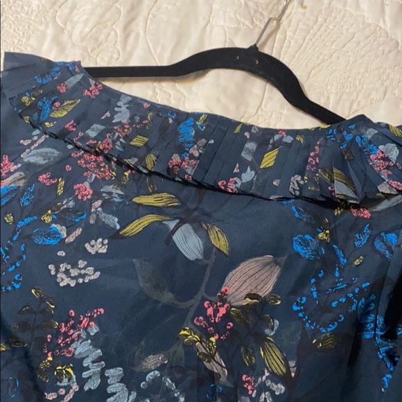 3/$25 Banana Republic floral blouse - Picture 6 of 8